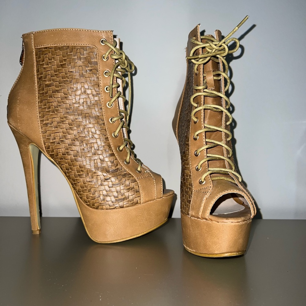 High heels boots